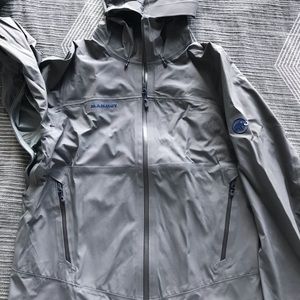 Mamut men’s large soft shell jacket